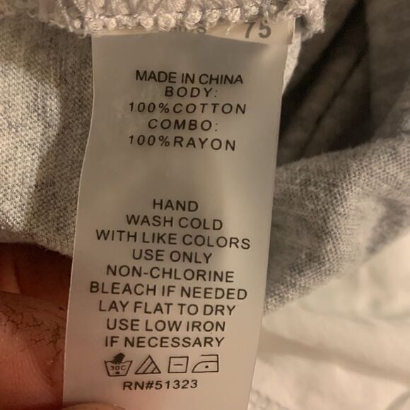 Two by VINCE CAMUTO, long sleeve, hi-low, blouse, cotton/rayon. Great condition - Picture 9 of 10